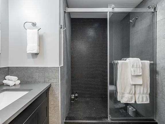 1509 N Sedgwick St #3 - Photo 7 of 12