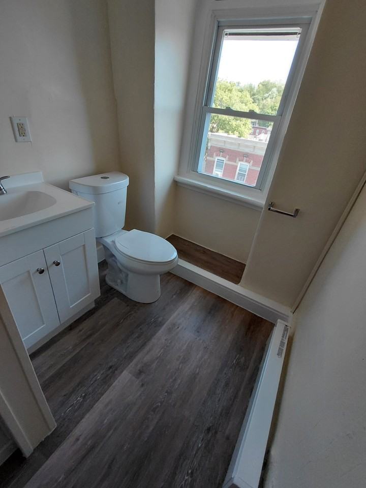 398 S Main St #5 - Photo 4 of 21