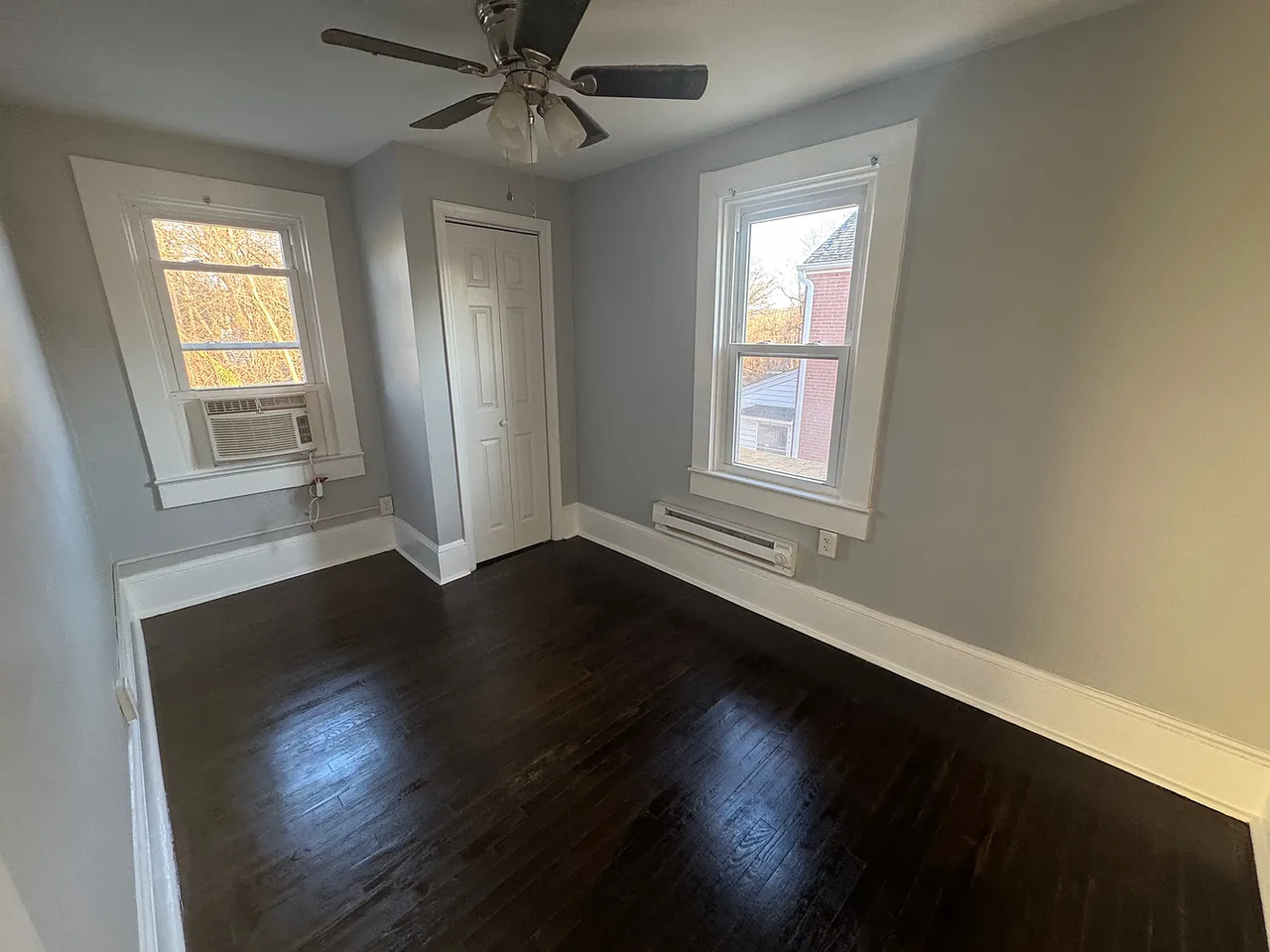 1127 N Royal Ave #B - Photo 5 of 8