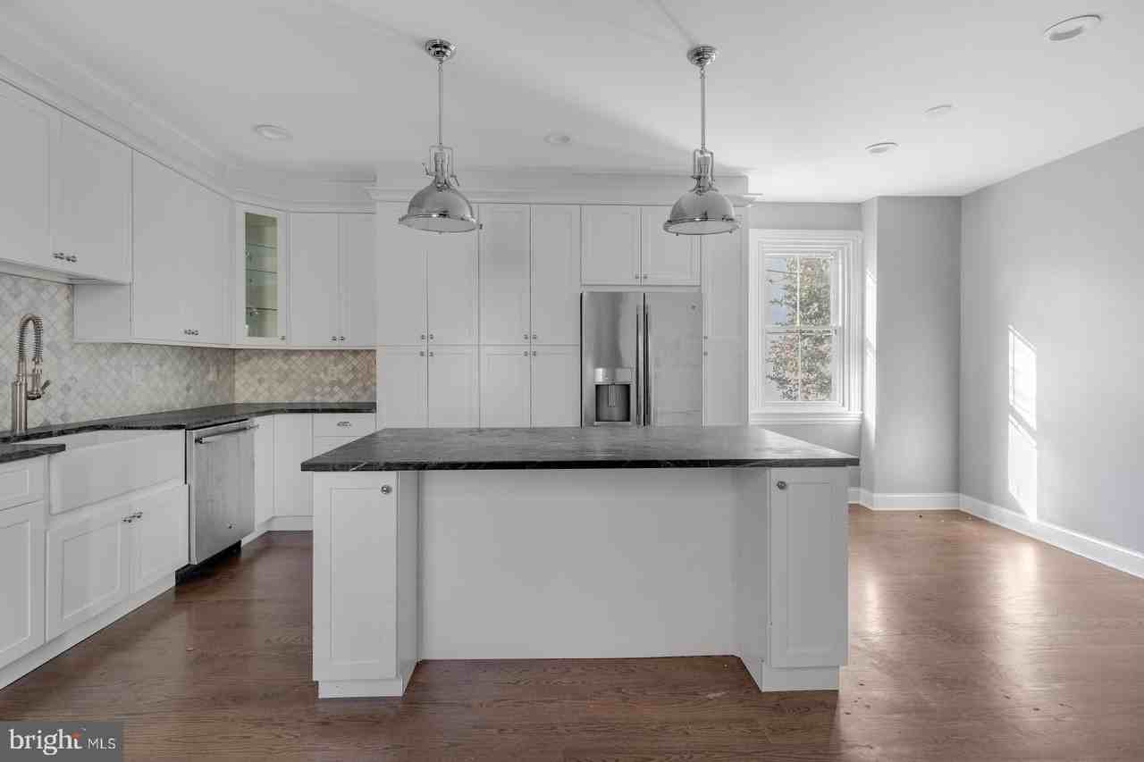 40 W Southampton Ave