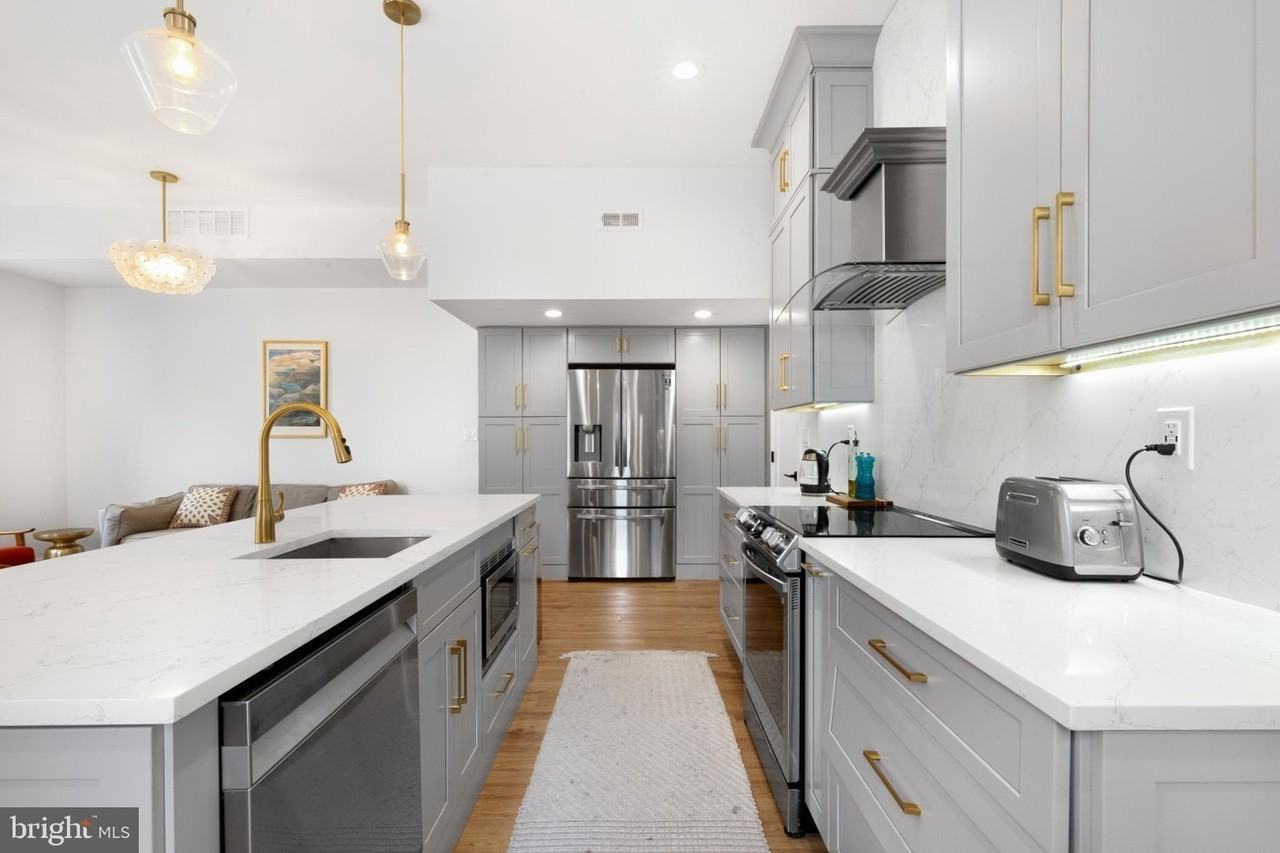 1119 Pine St #202 - Photo 2 of 41