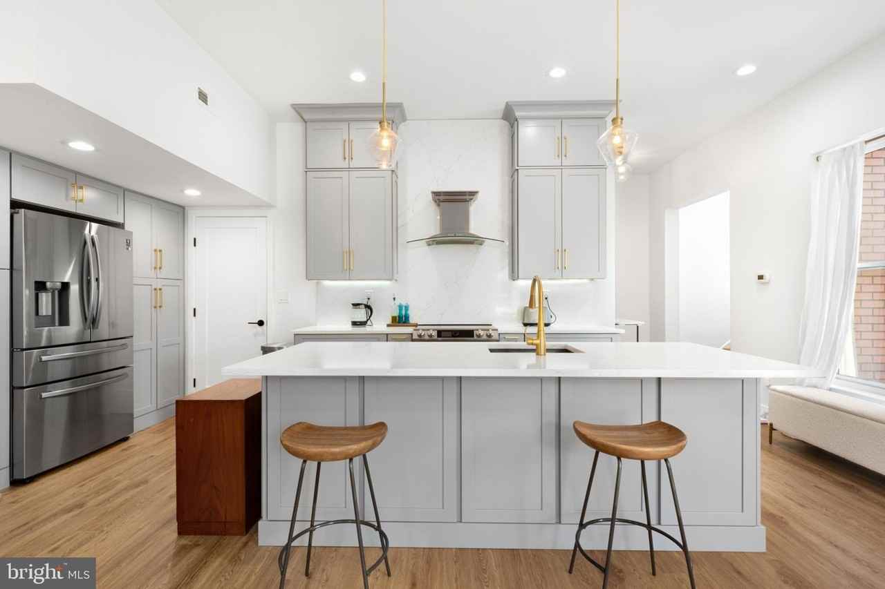 1119 Pine St #202 - Photo 4 of 41