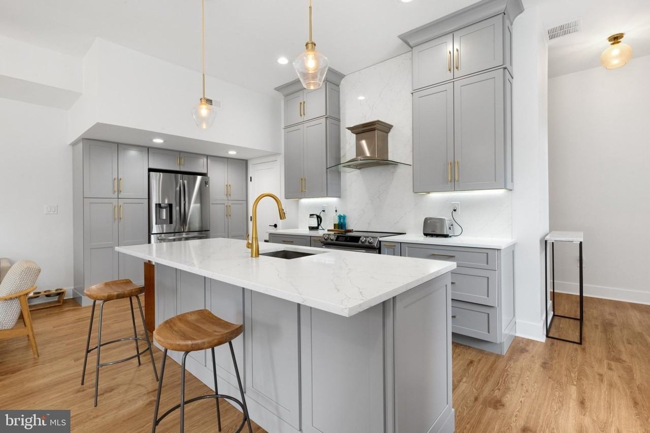 1119 Pine St #202 - Photo 5 of 41