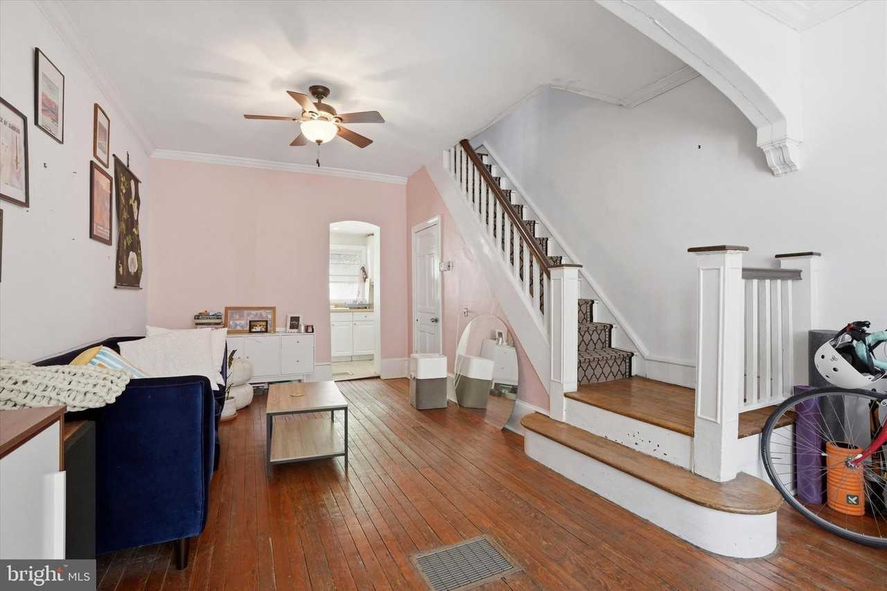 887 N Judson St - Photo 4 of 15