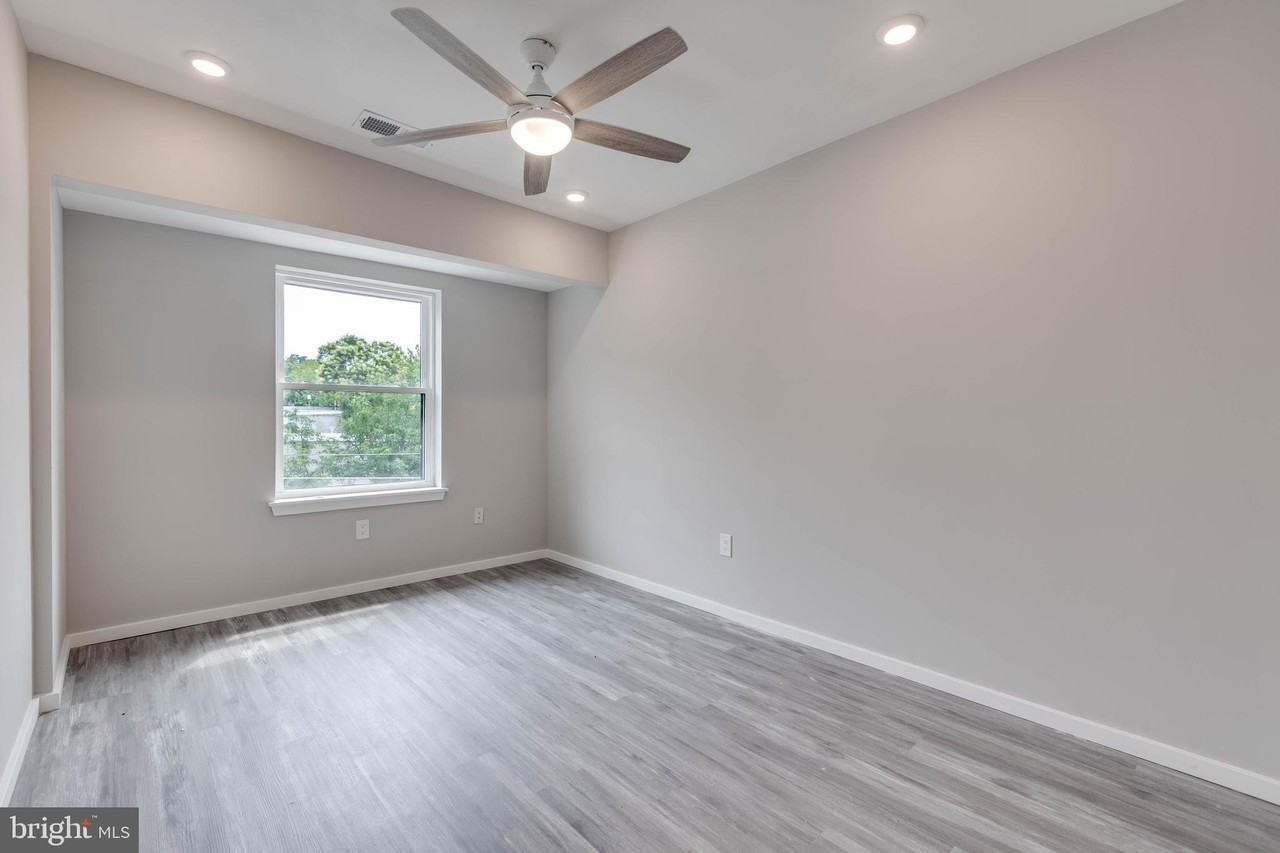 1225 W Dauphin St #B - Photo 3 of 13