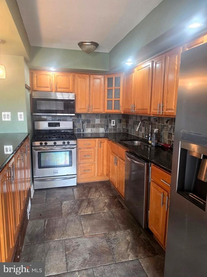 3238 Fordham Rd - Photo 3 of 13