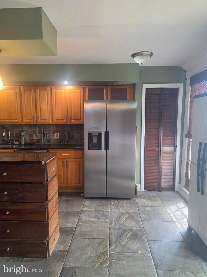 3238 Fordham Rd - Photo 4 of 13
