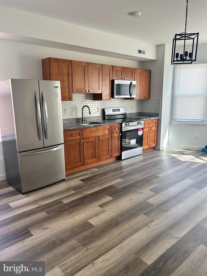 2035 W Toronto St #2 - Photo 2 of 11