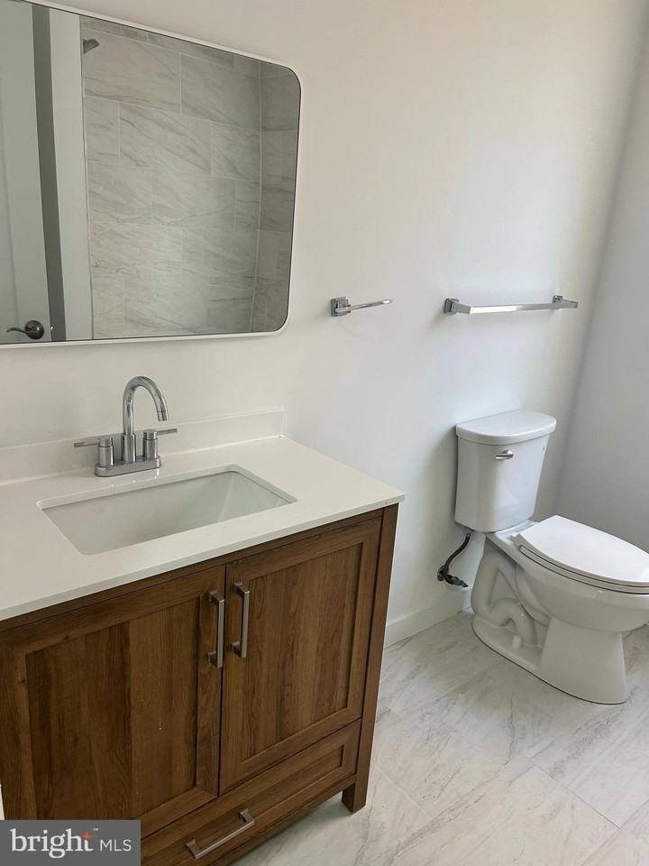 2035 W Toronto St #2 - Photo 3 of 11