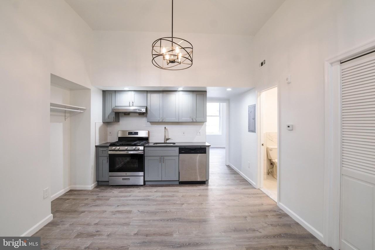 1726 Pine St #2F - Photo 2 of 10