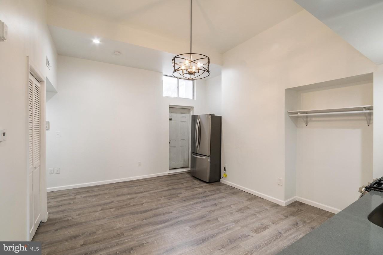 1726 Pine St #2F - Photo 3 of 10