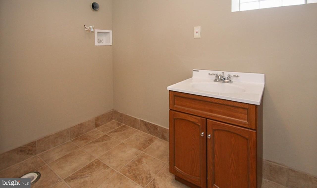 5768 N 20th St - Photo 6 of 19