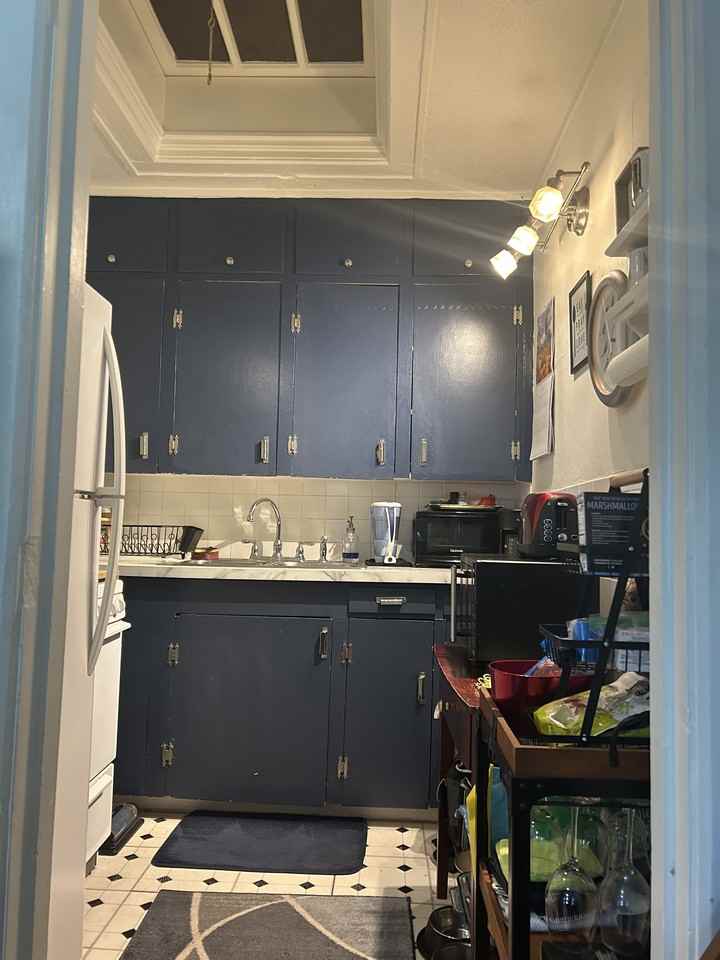 715 5th St NApt 5 #5 - Photo 7 of 8
