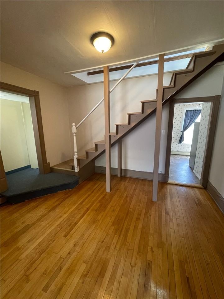 1106 Caledonia St - Photo 4 of 17