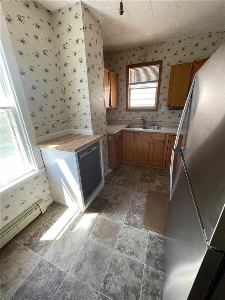 1106 Caledonia St - Photo 6 of 17