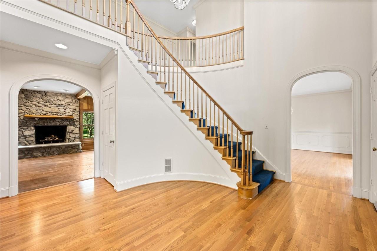 1051 Kelso Rd - Photo 2 of 30