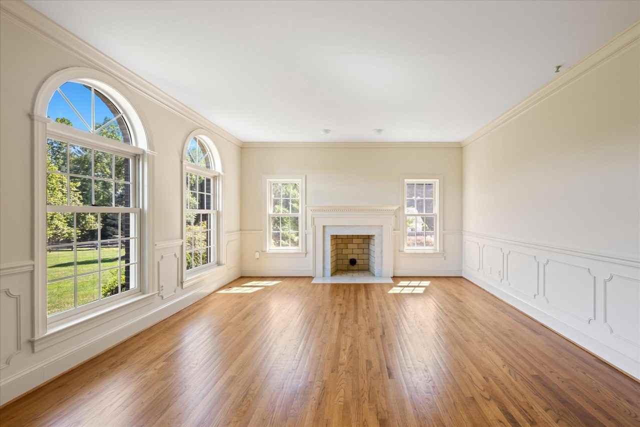 1051 Kelso Rd - Photo 3 of 30