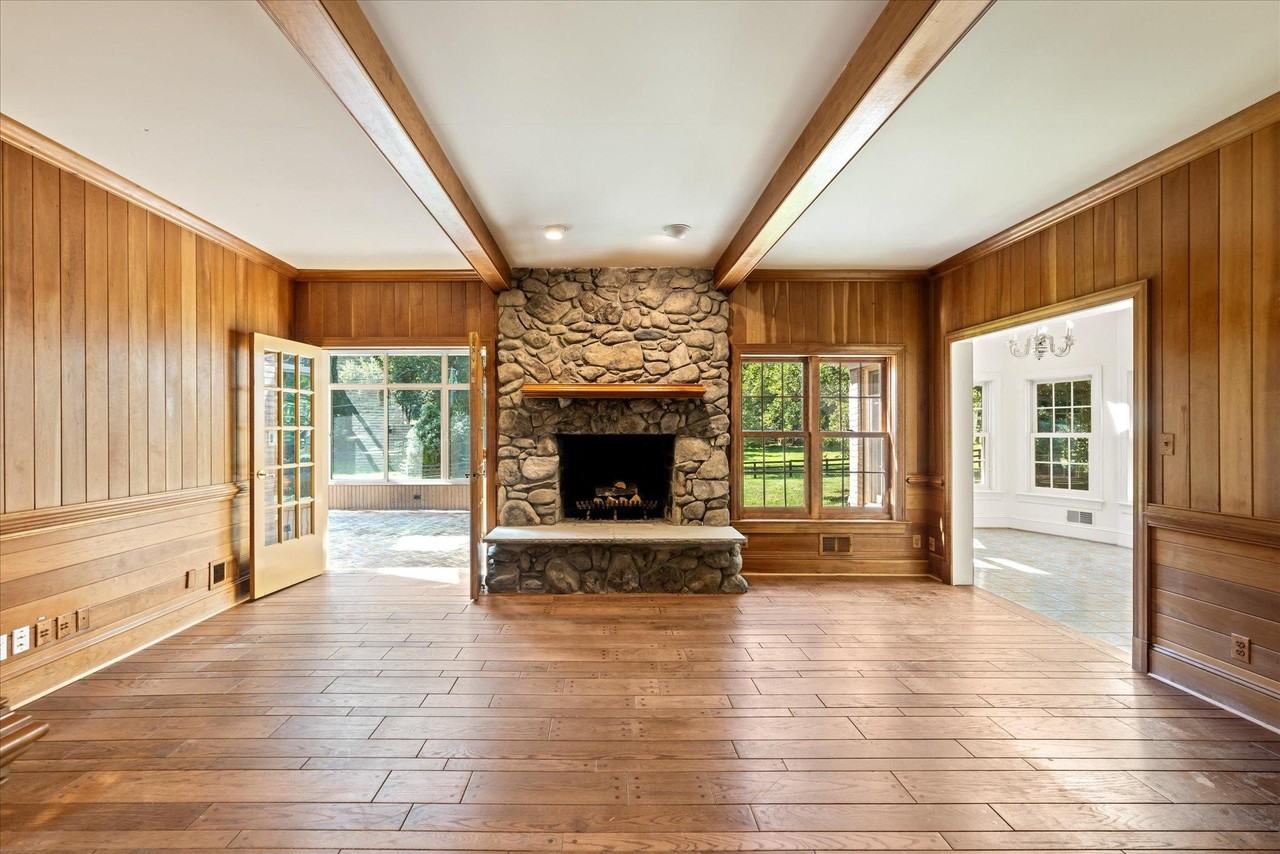 1051 Kelso Rd - Photo 4 of 30