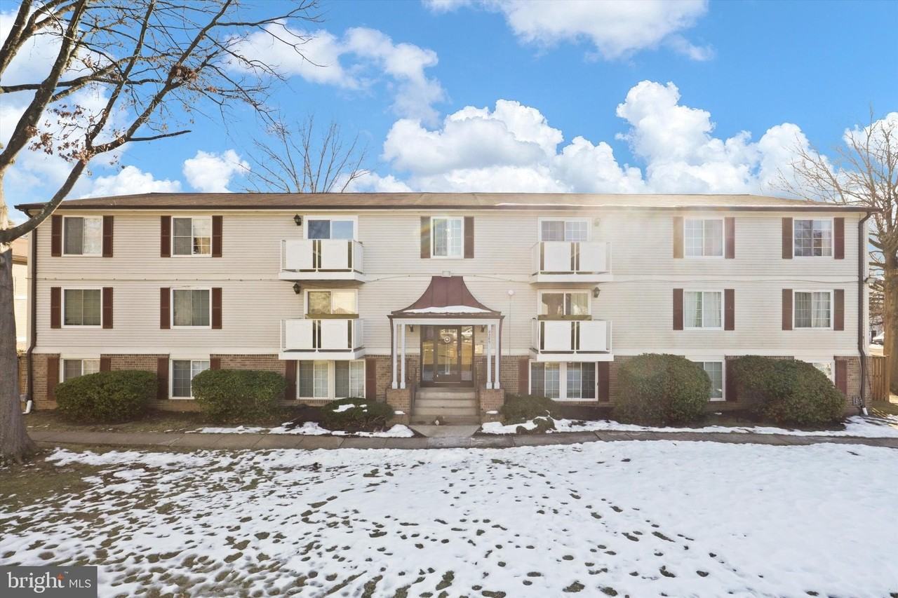 8385 Brockham Dr Apt M #29-85M - Photo 2 of 28