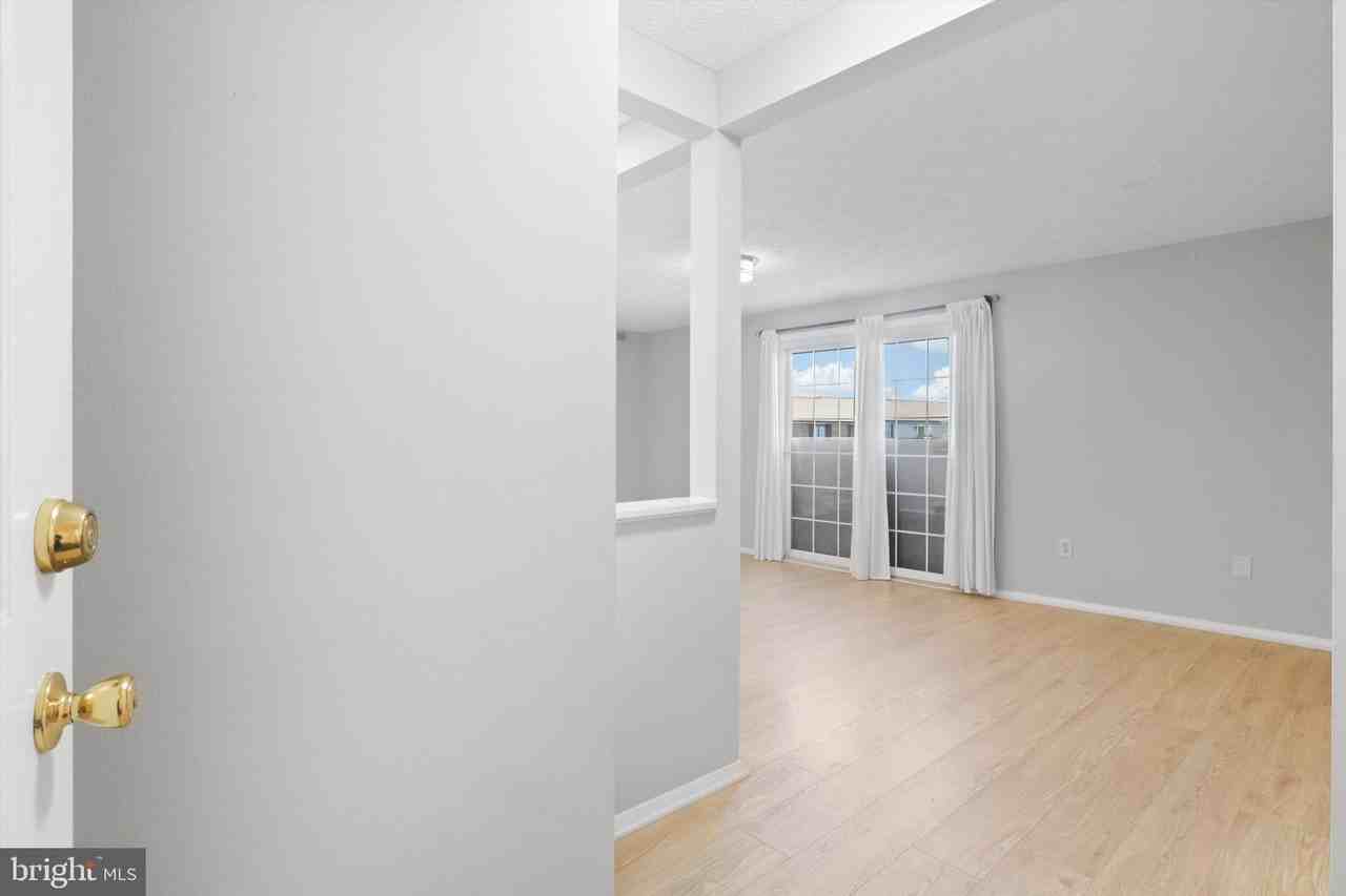 8385 Brockham Dr Apt M #29-85M - Photo 5 of 28