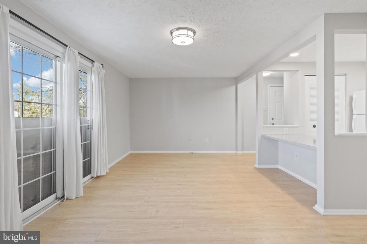 8385 Brockham Dr Apt M #29-85M - Photo 7 of 28