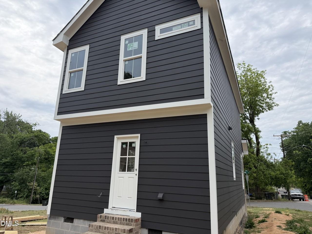 1203 Fern St - Photo 2 of 18