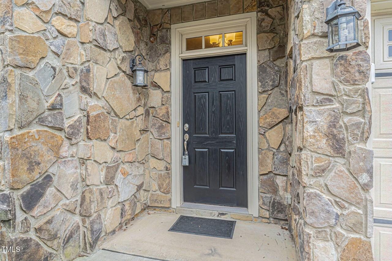 3606 Winifred Ln - Photo 4 of 45