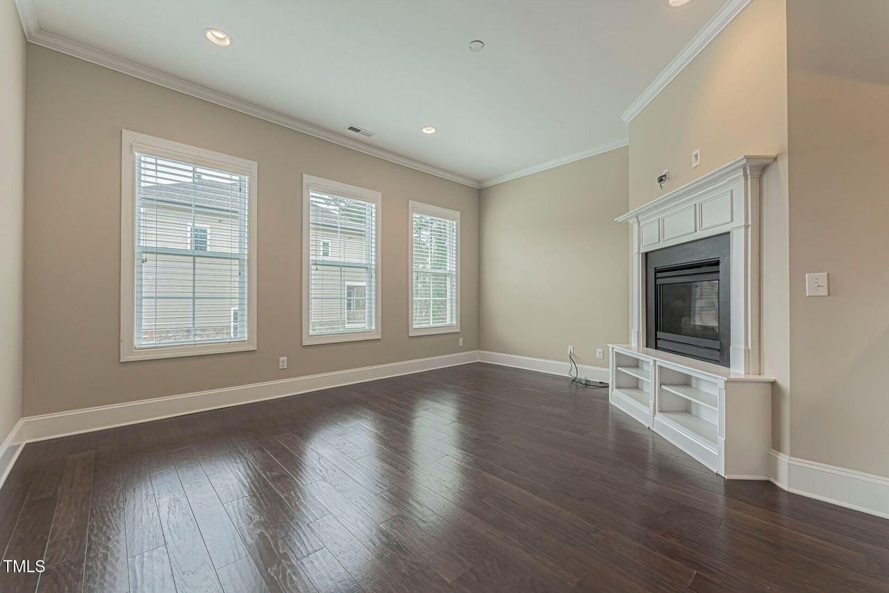 3606 Winifred Ln - Photo 6 of 45