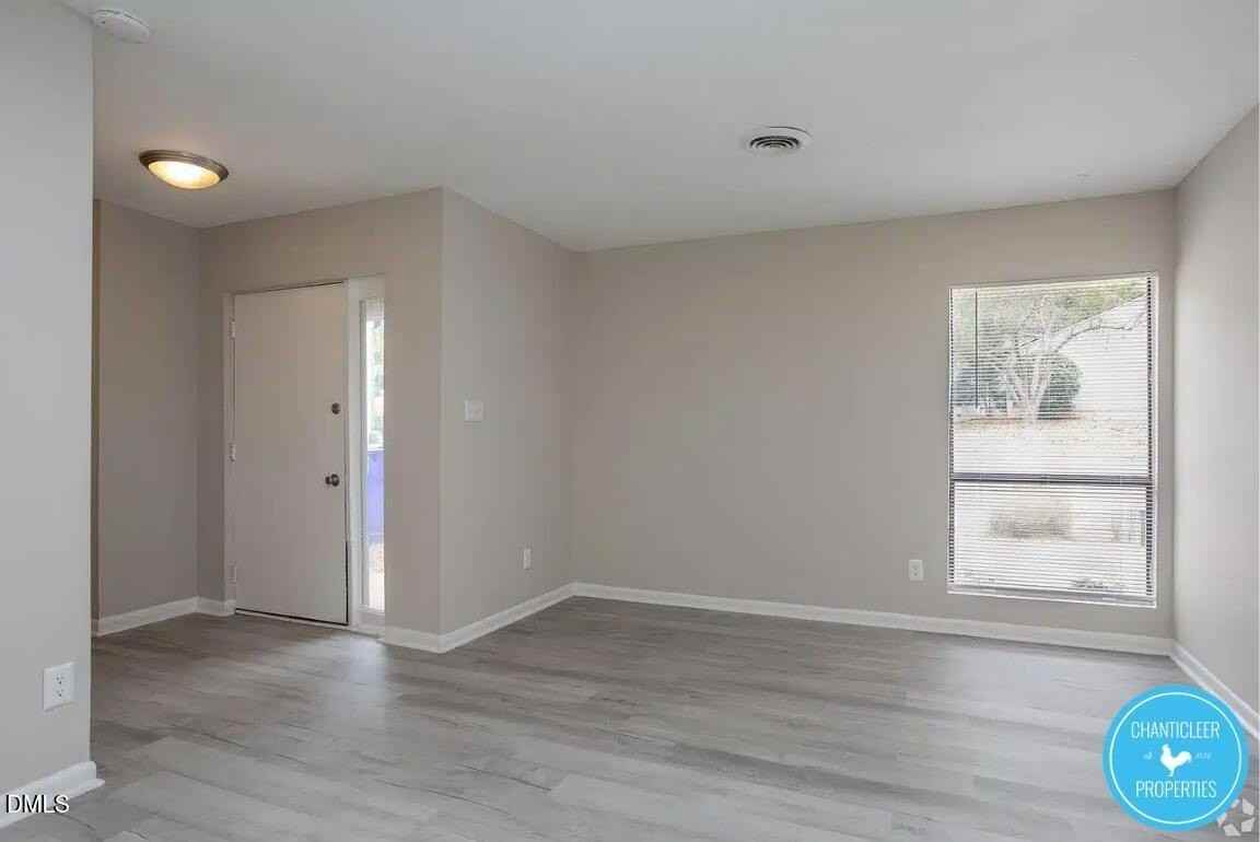 124 Rectory St - Photo 6 of 24