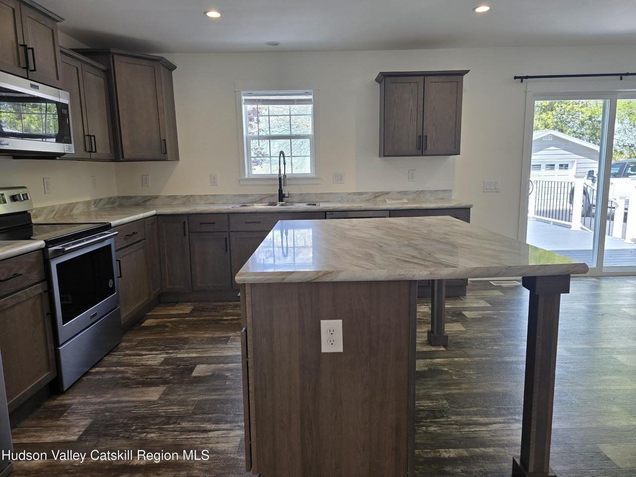 37 Van Dyck St - Photo 3 of 14
