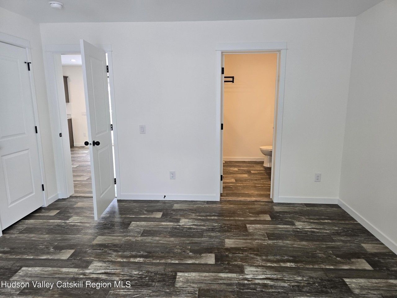 37 Van Dyck St - Photo 5 of 14