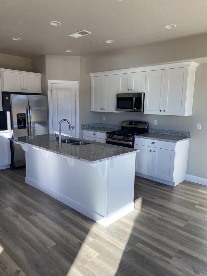 516 N 480 W - Photo 2 of 16