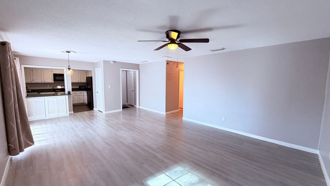 117 Georgetown Dr #C - Photo 3 of 24