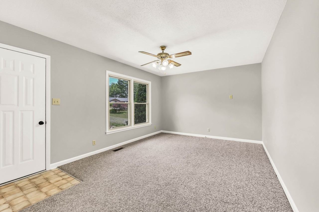 3104 Spring Creek Ct - Photo 5 of 28