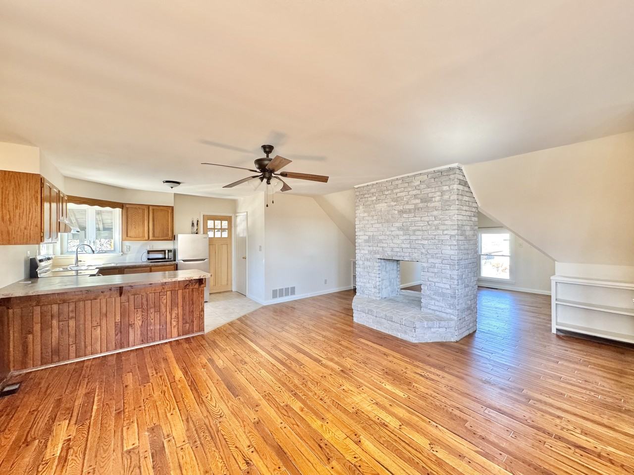 139 Jefferson Hts - Photo 4 of 17