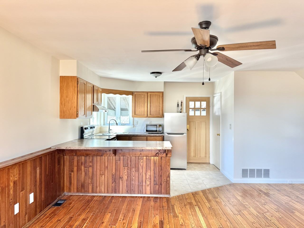 139 Jefferson Hts - Photo 6 of 17