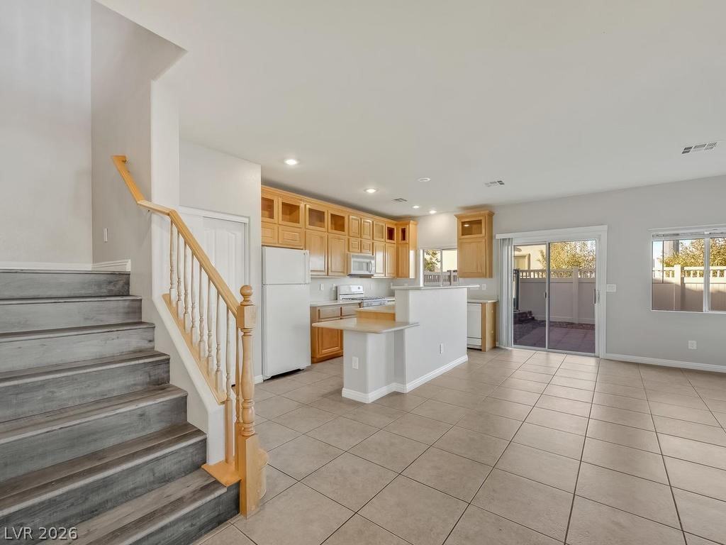 1087 Luna Eclipse Ln - Photo 3 of 31
