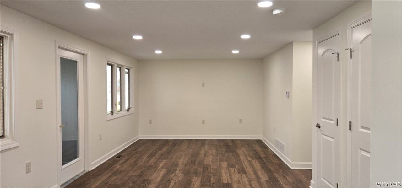 2655 Sheridan Dr - Photo 2 of 12