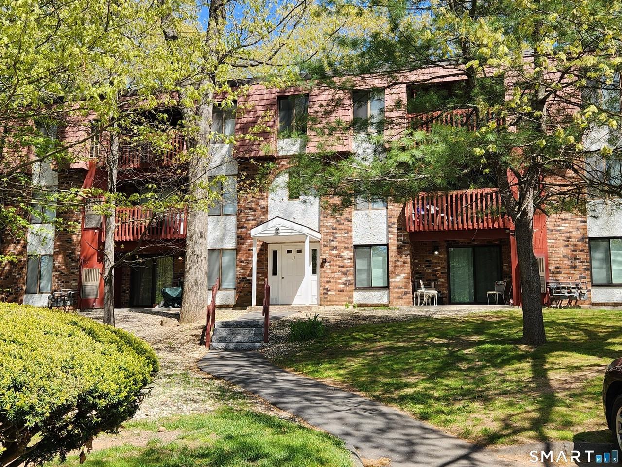 15 Woodsedge Dr Apt 3b - Photo 2 of 21