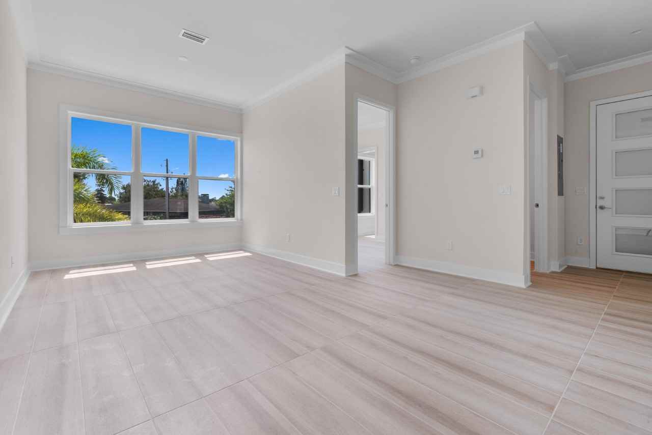 777 Gran Kaymen Way - Photo 5 of 35