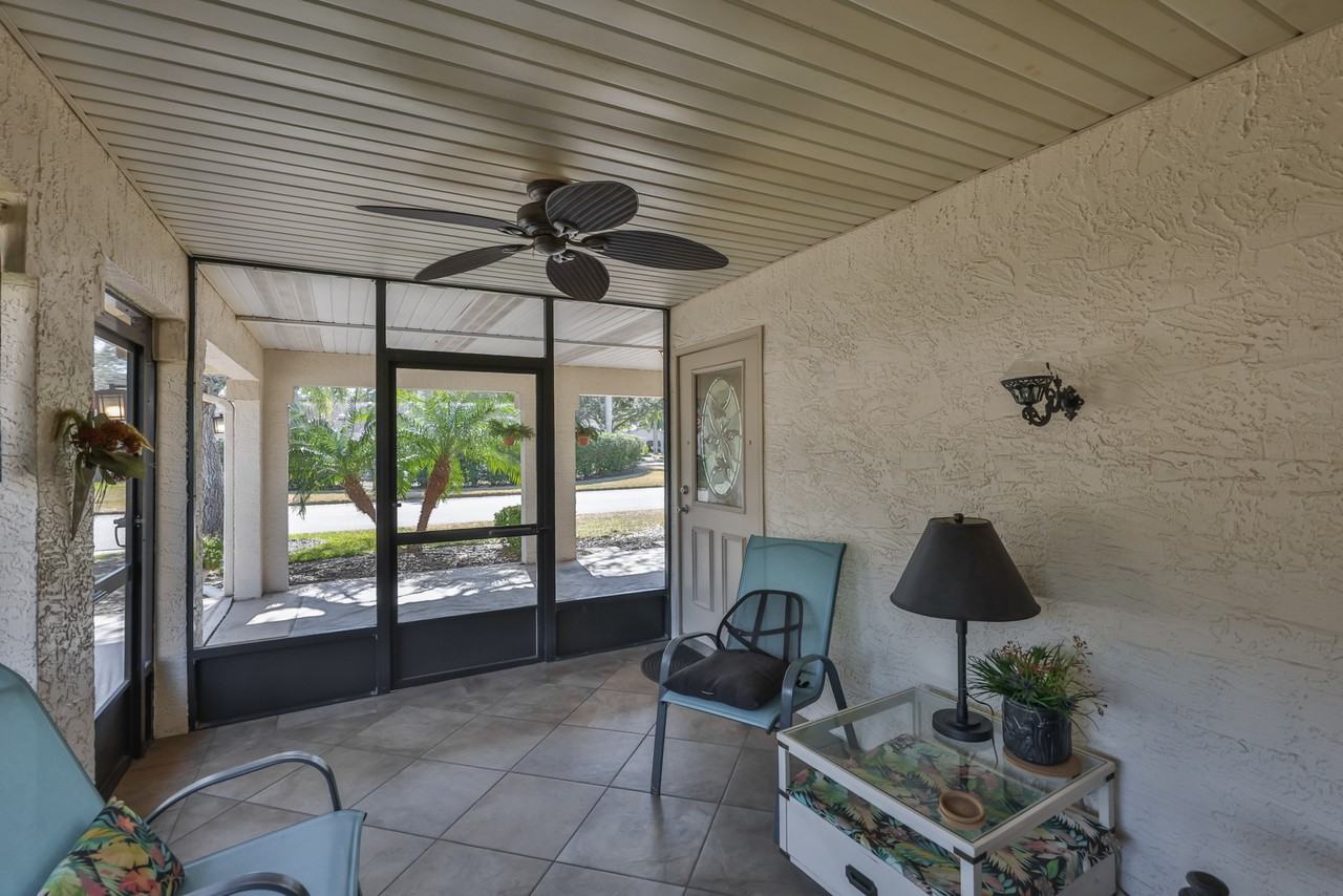 2035 Hampstead Cir - Photo 4 of 36