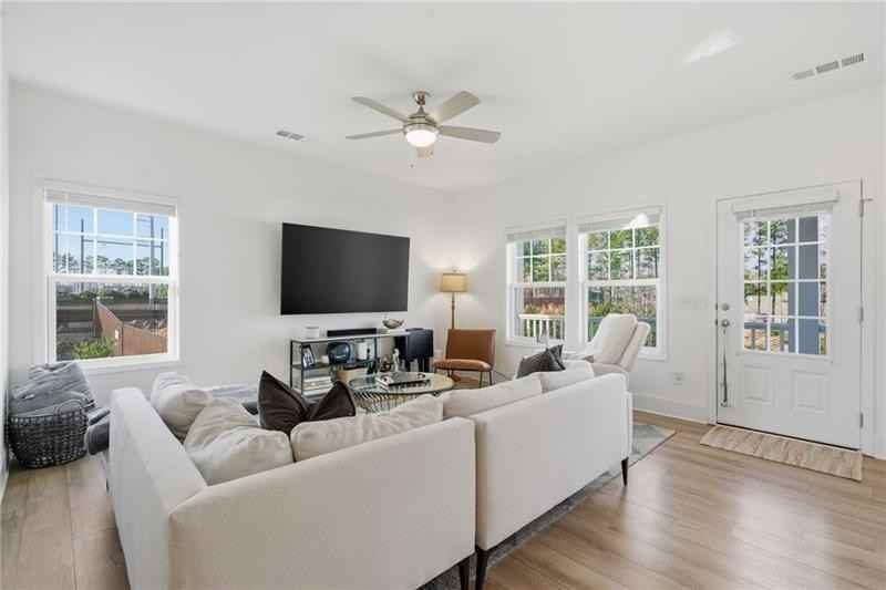 3158 Webb Rd - Photo 6 of 37