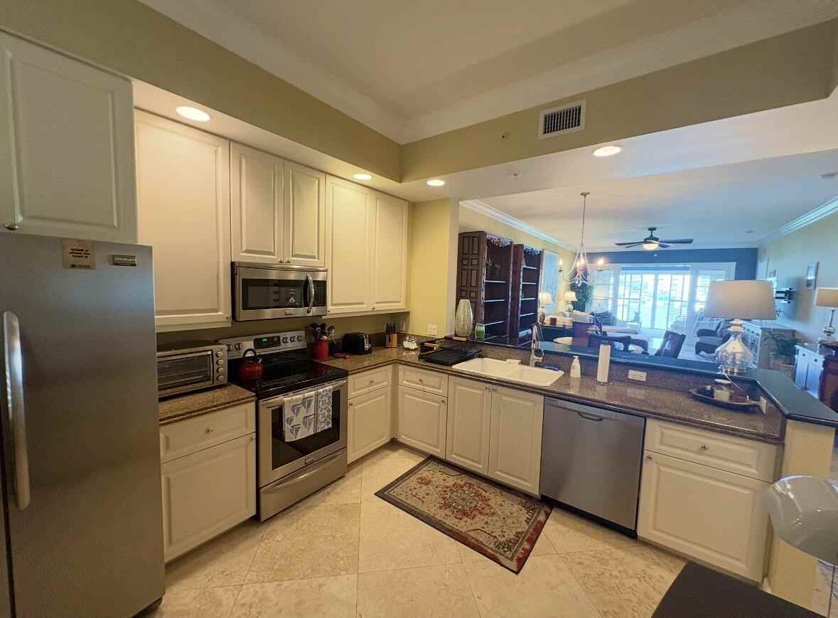14 Harbour Isle Dr W ##106 - Photo 5 of 11