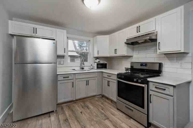 467 Fairview Ave - Photo 3 of 10