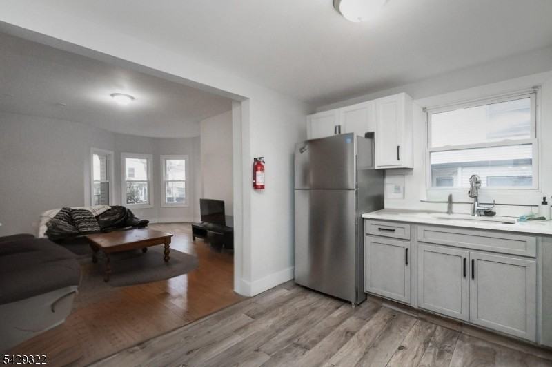 467 Fairview Ave - Photo 4 of 10
