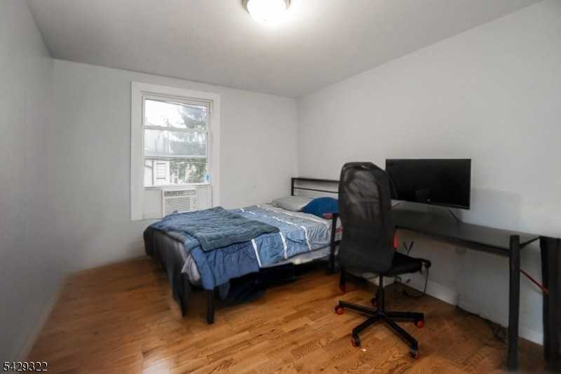 467 Fairview Ave - Photo 7 of 10