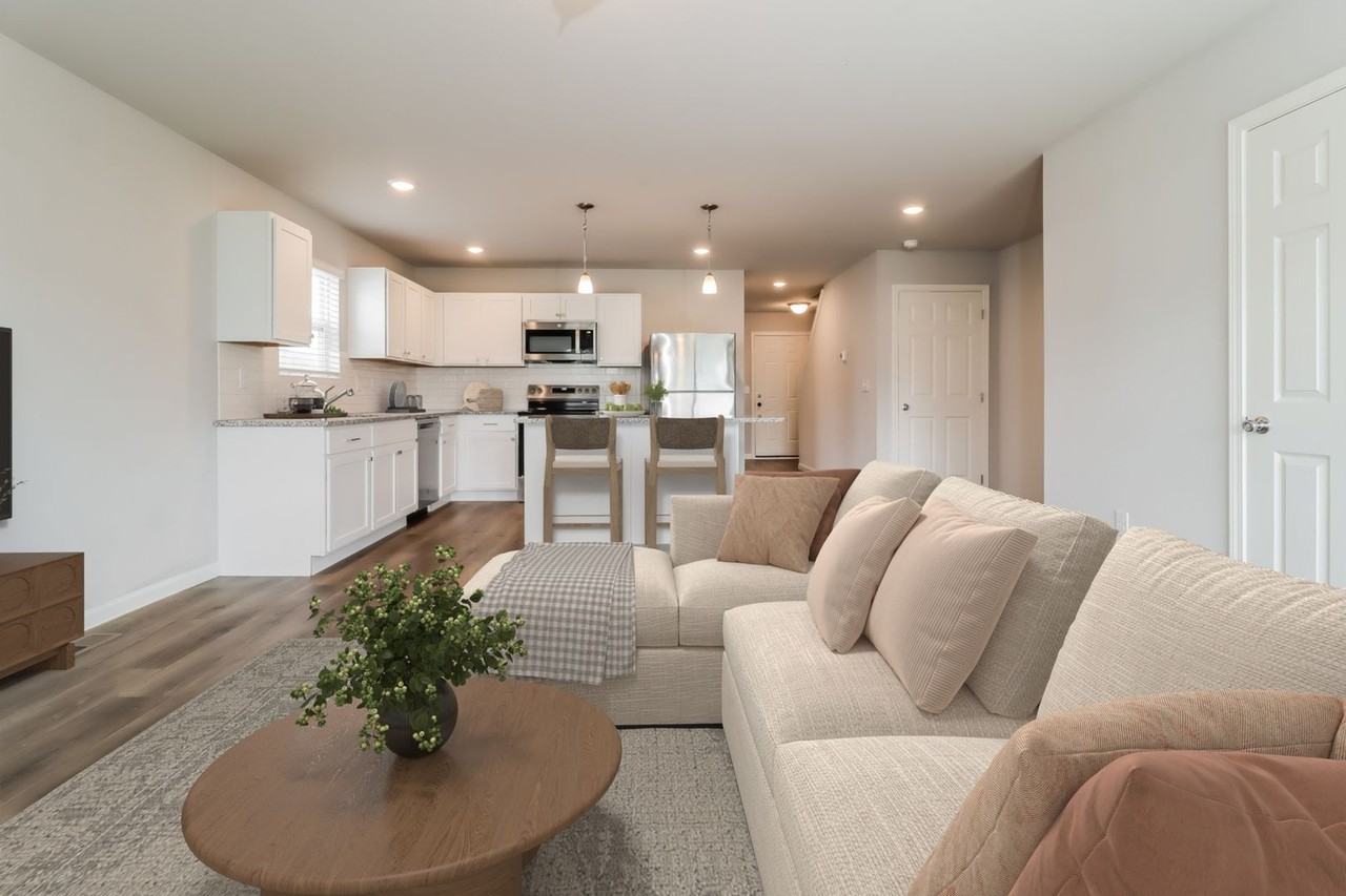 2208 Macatawa Ln - Photo 3 of 19