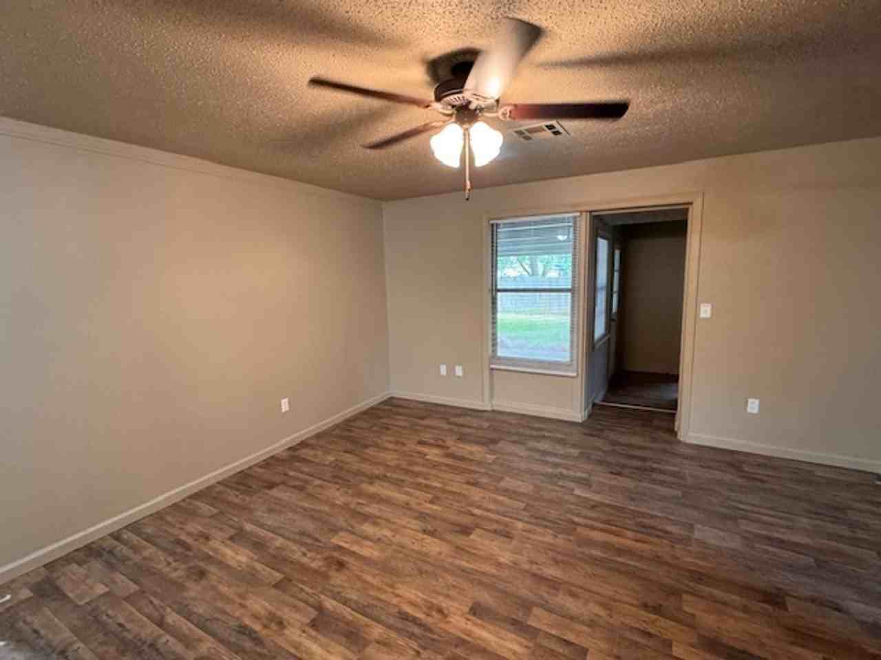 608 Sw 13th St - Photo 2 of 15