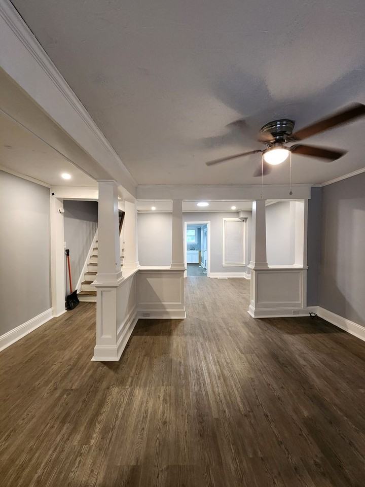 514 S Duke St - Photo 3 of 11