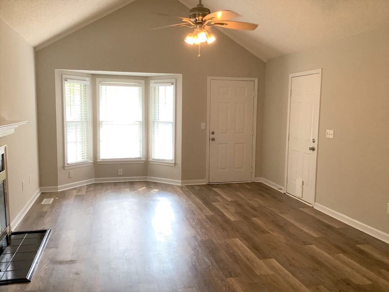 160 Diamond Dr - Photo 3 of 12